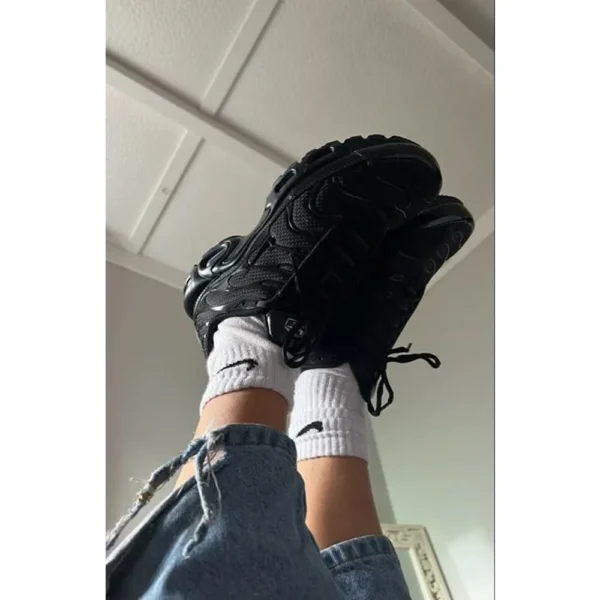 Premium Nike Air Vapor Max Plus Triple Black Shoes For Men (SL627) 3 Premium Nike Air Vapor Max Plus Triple Black Shoes For Men (SL627)