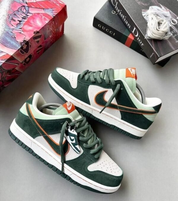 Nike SB Dunk Low Men's Shoes 5 Nike SB Dunk Low Men's Shoes